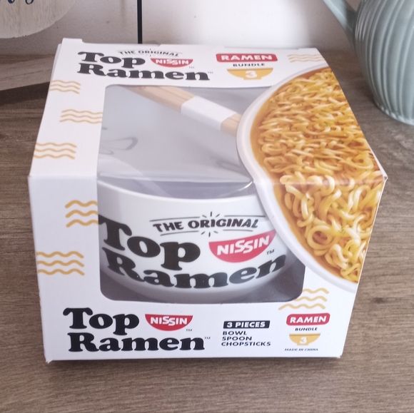 Nissin Top Ramen Bundle Includes Plastic Bowl, Chopsticks and Spoon - Picture 5 of 9